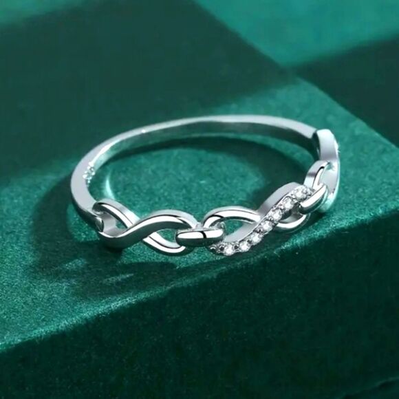 925 sterling silver infinity diamond Promise ring sz 6 main image 6